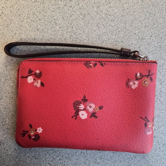 Coach - Picture 15 of 16